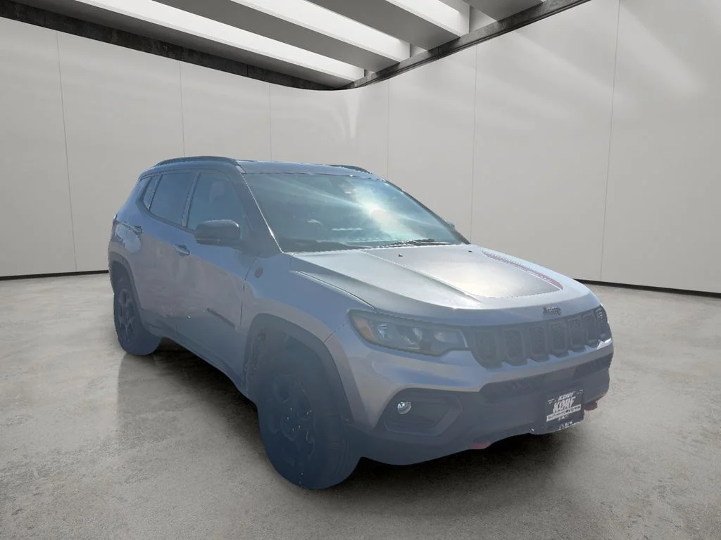 Used 2024 Silver Zynith Metallic Clearcoat Jeep Trailhawk image 3