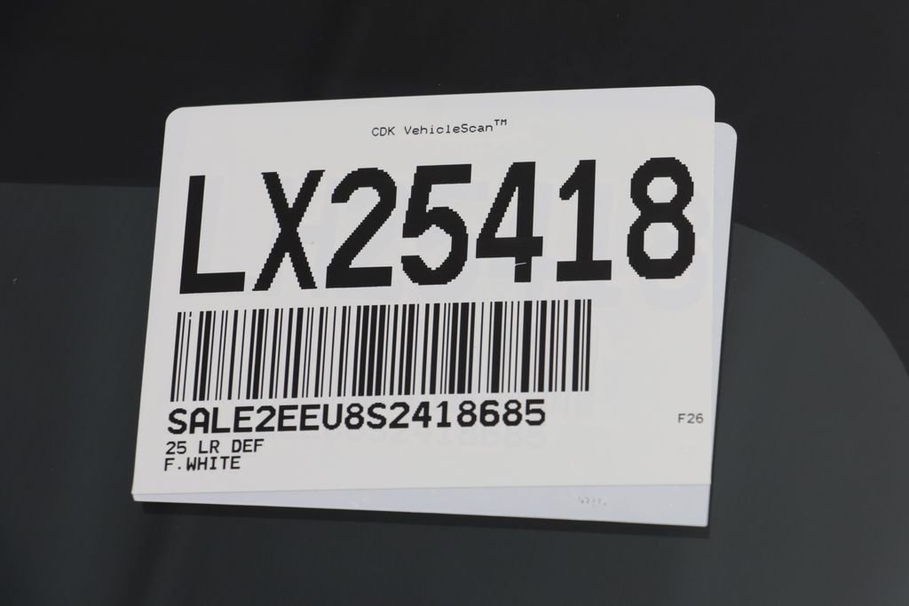 Used 2025 White Land Rover X-Dynamic SE image 26