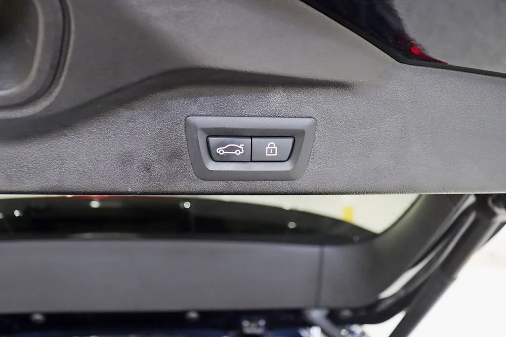 Used 2021 Black BMW M50i image 41