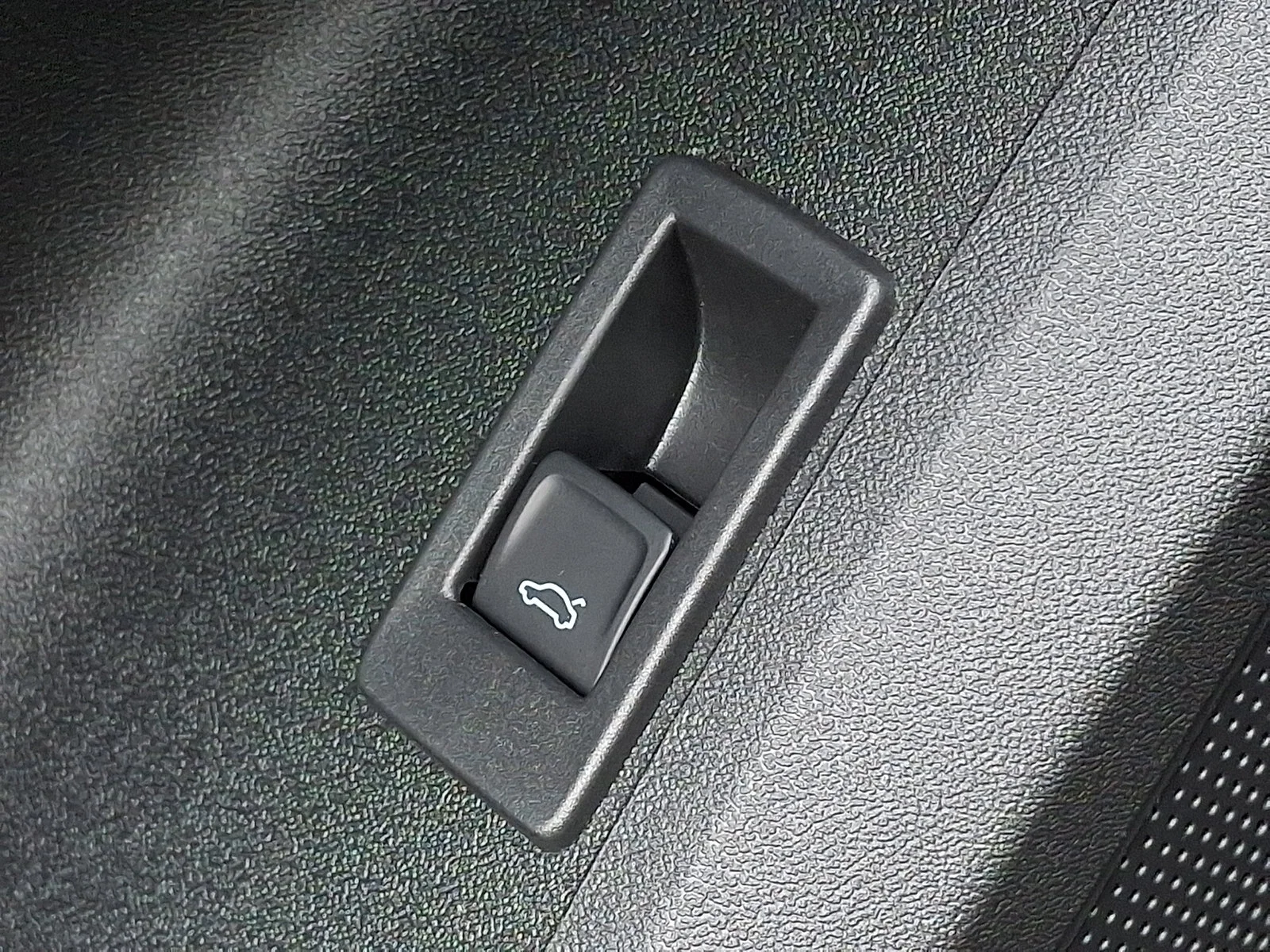 Used 2025 Mythos Black Metallic   0E0e Audi Premium Plus image 25