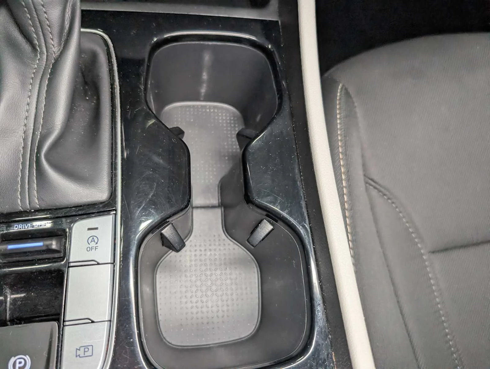 Used 2024 Hampton Gray Hyundai SEL image 28