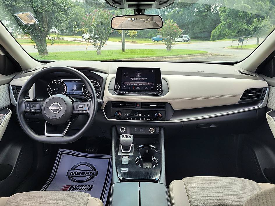 Used 2023 Pearl White Tricoat Nissan SV image 29
