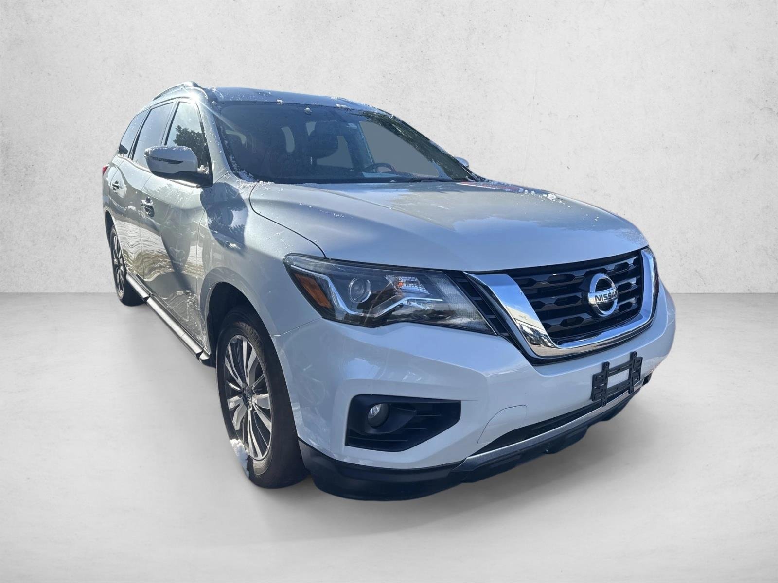 Used 2017 Pearl White Nissan SV image 10