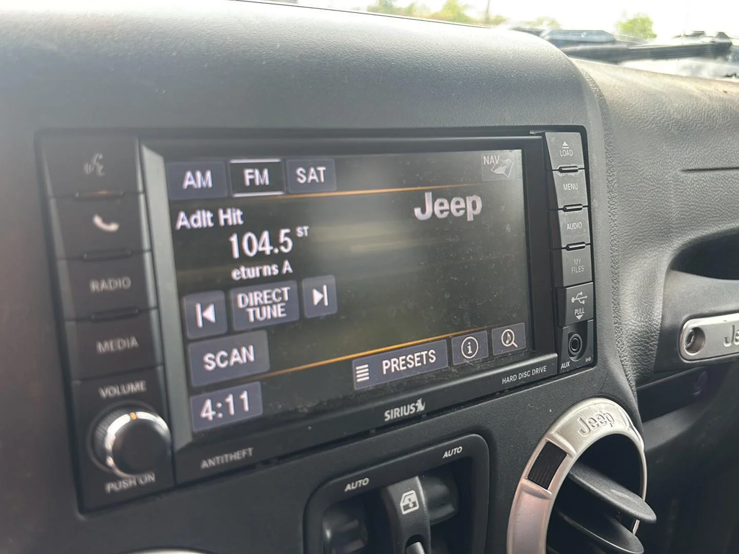 Used 2018 Billet Metallic Jeep Sahara image 11