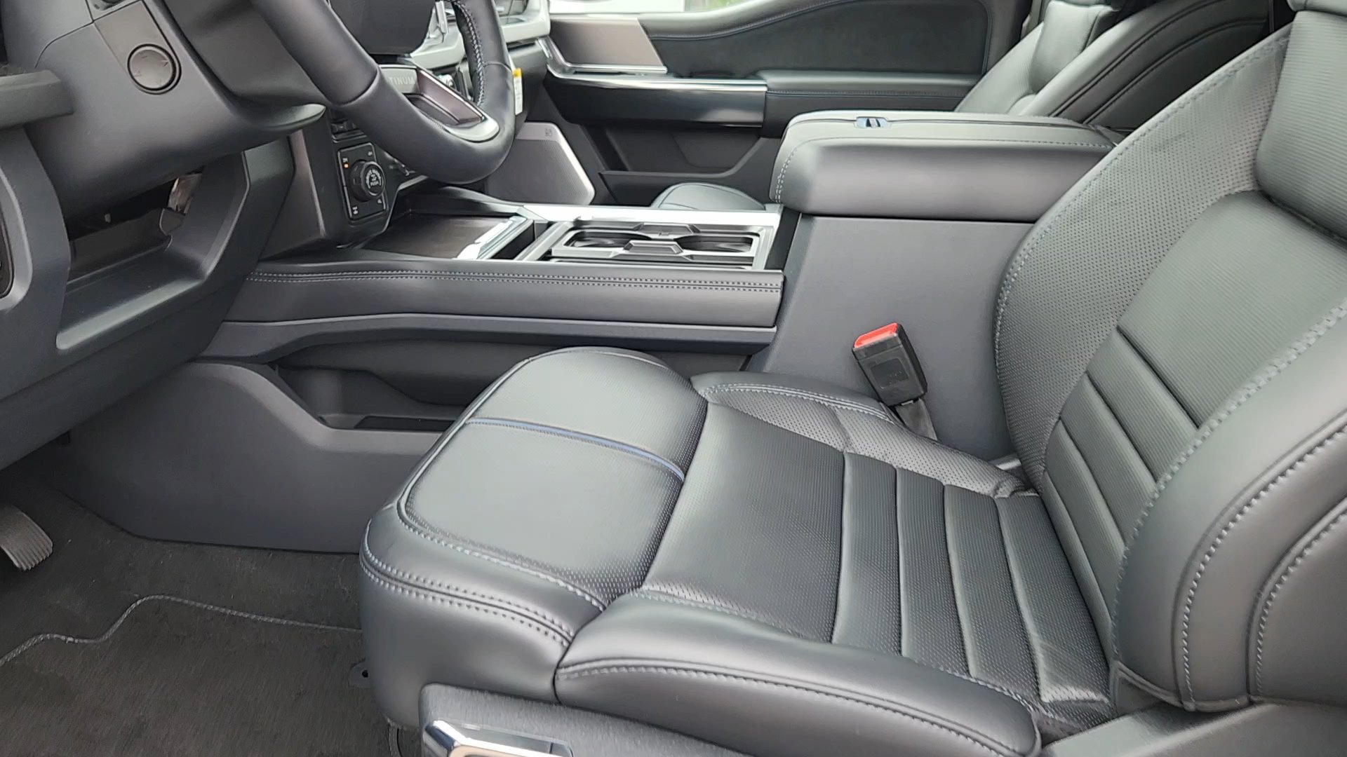New 2026 Carbonized Gray Metallic Ford Platinum image 28
