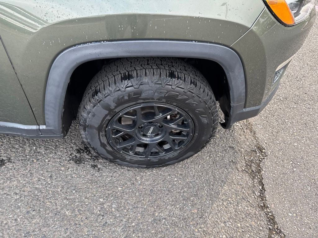 Used 2018 Olive Green Pearlcoat Jeep Sport image 7