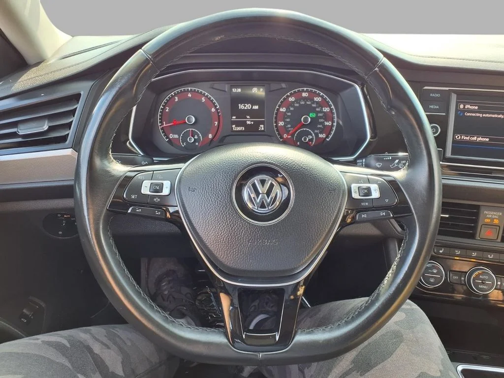 Used 2019 Black Volkswagen 1.4T SE image 16