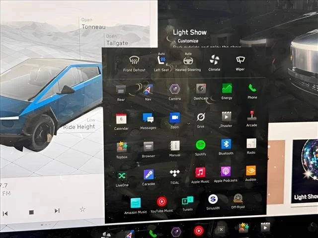 Used 2024  Tesla Base image 27
