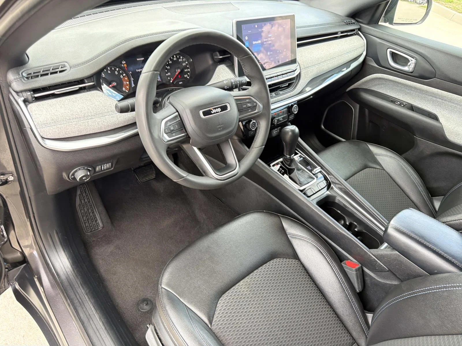Used 2024 Gray Jeep Latitude 4x4 image 17