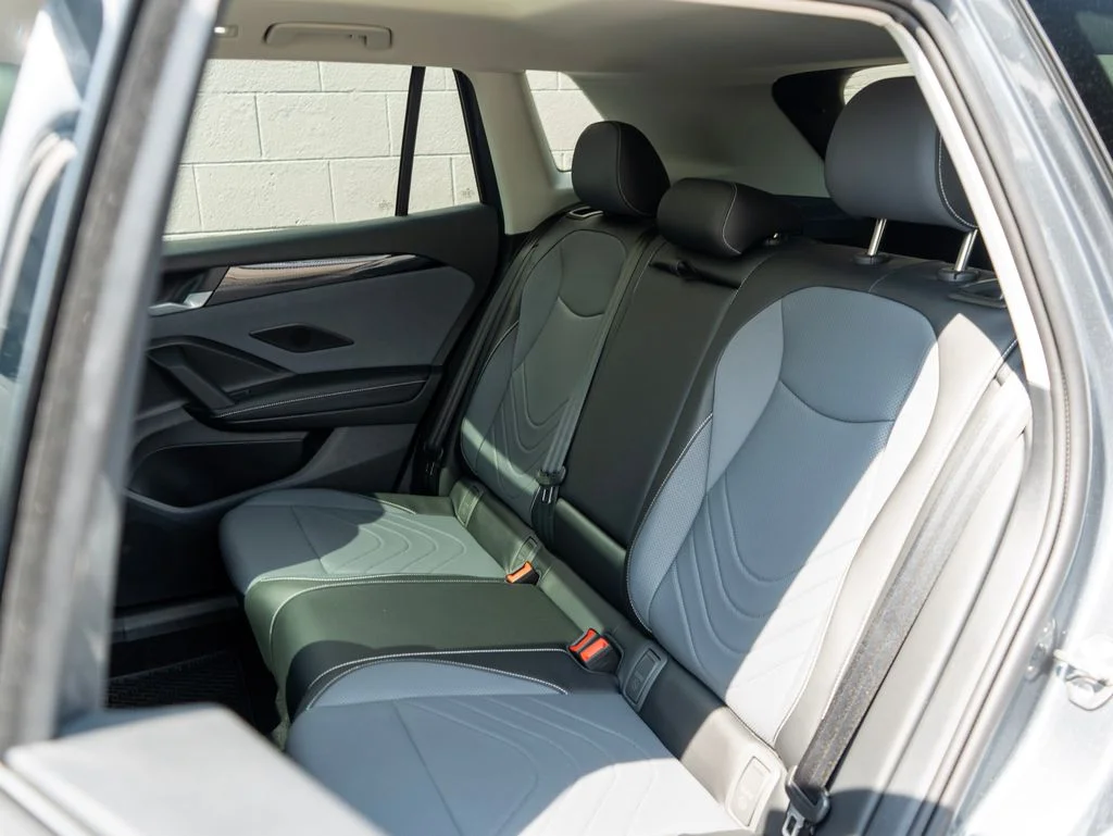 New 2026 Platinum Gray Metallic Volkswagen 2.0T SE image 11