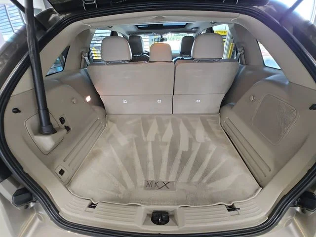 Used 2012 Gray Lincoln Base image 23