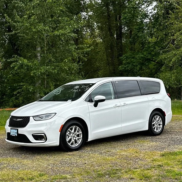 Used 2023 Bright White Clearcoat Chrysler Touring L image 5
