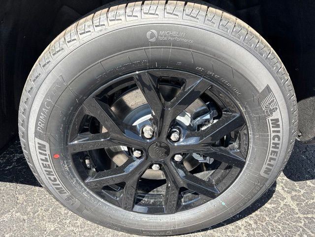 New 2026 Diamond Black Crystal Pearl-Coat Exterior Paint Jeep Altitude image 26