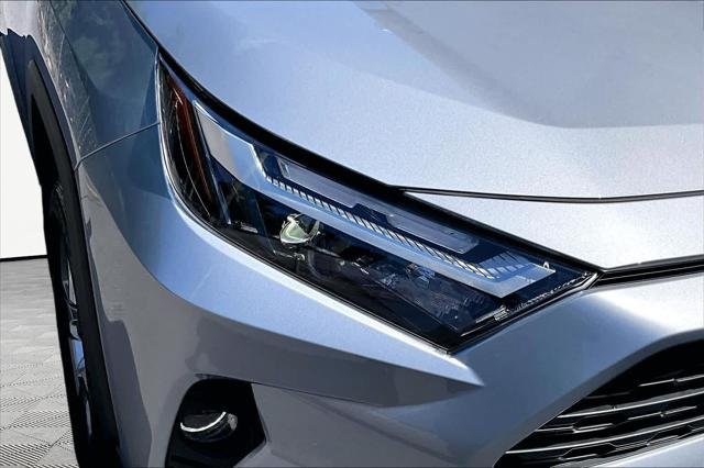 Certified Used 2025 SILVER SKY METALLIC Toyota  image 28