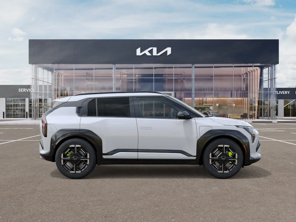New 2027 Snow White Pearl Kia GT AWD image 7