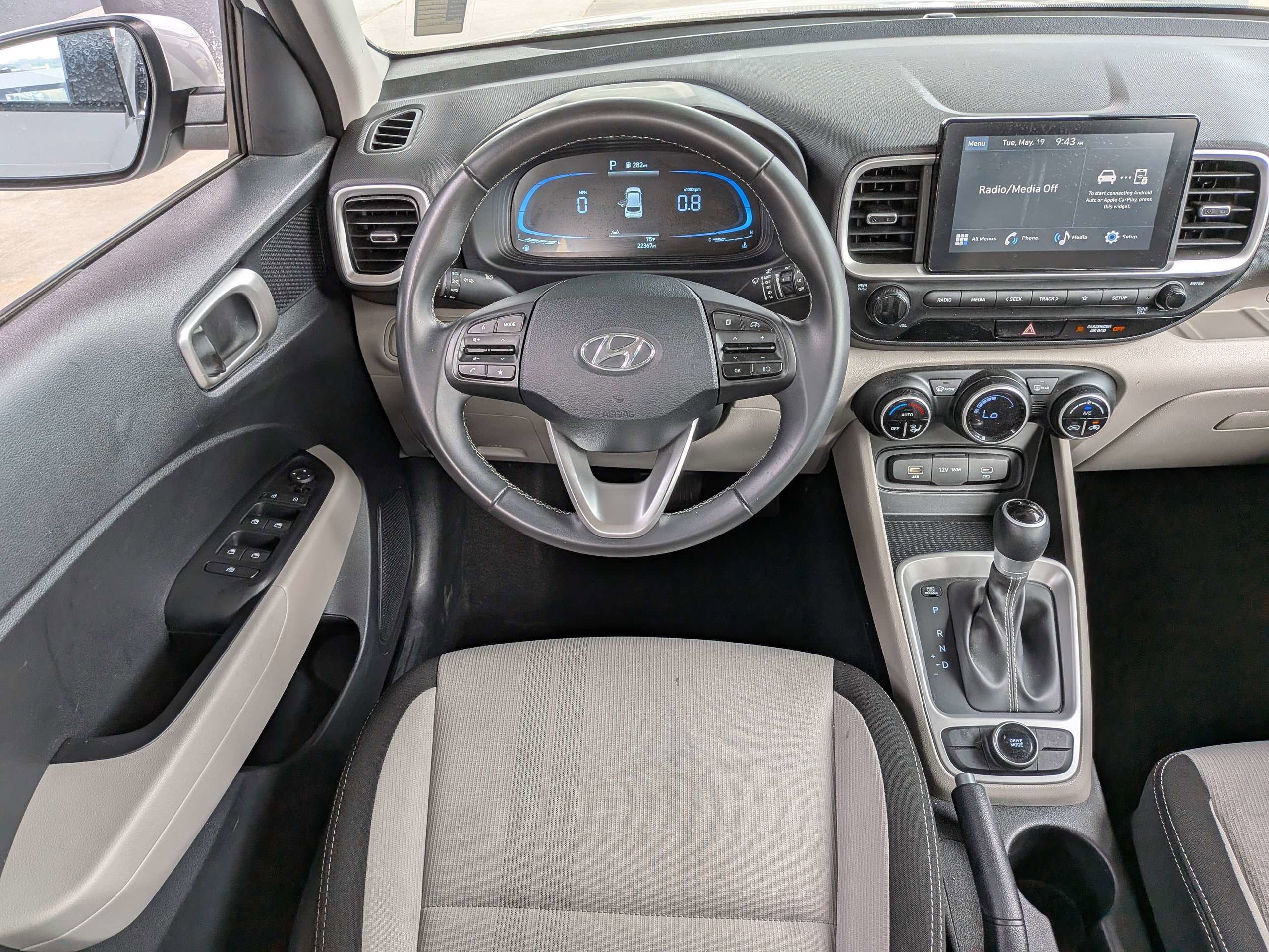 Used 2025 White Hyundai SEL image 11