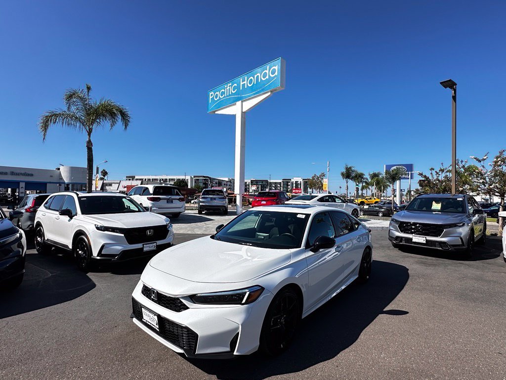 Certified Used 2025 Platinum White Pearl Honda Sport image 2