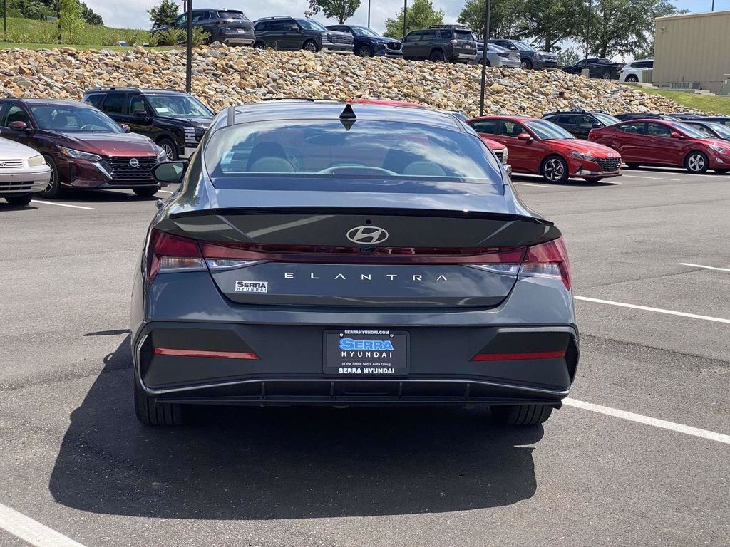 Certified Used 2025 Gray Hyundai SEL Sport image 4
