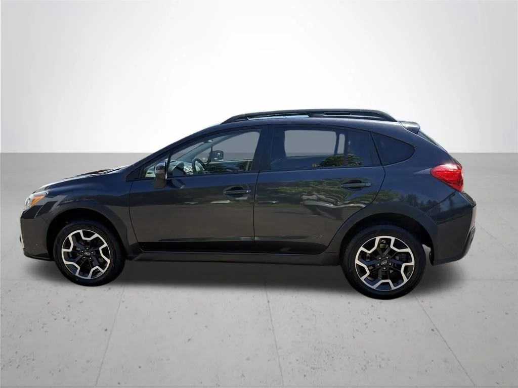 Used 2017 Gray Subaru 2.0i Limited image 9