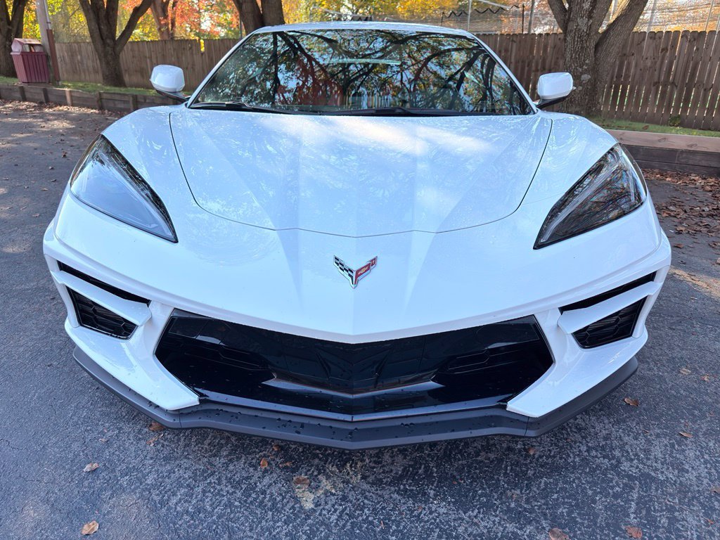 Used 2021 White Chevrolet Stingray image 17