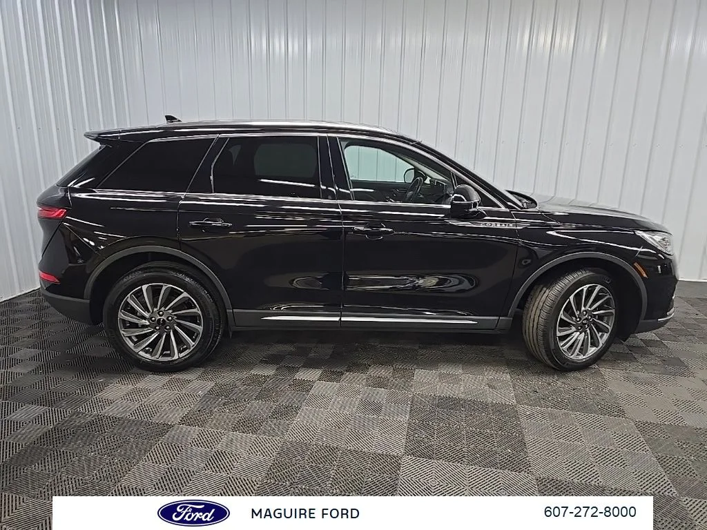 Used 2023 Black Lincoln Reserve image 2
