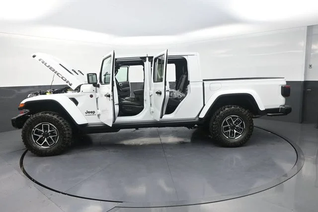 New 2026 Bright White Clear-Coat Exterior Paint Jeep Rubicon X image 36
