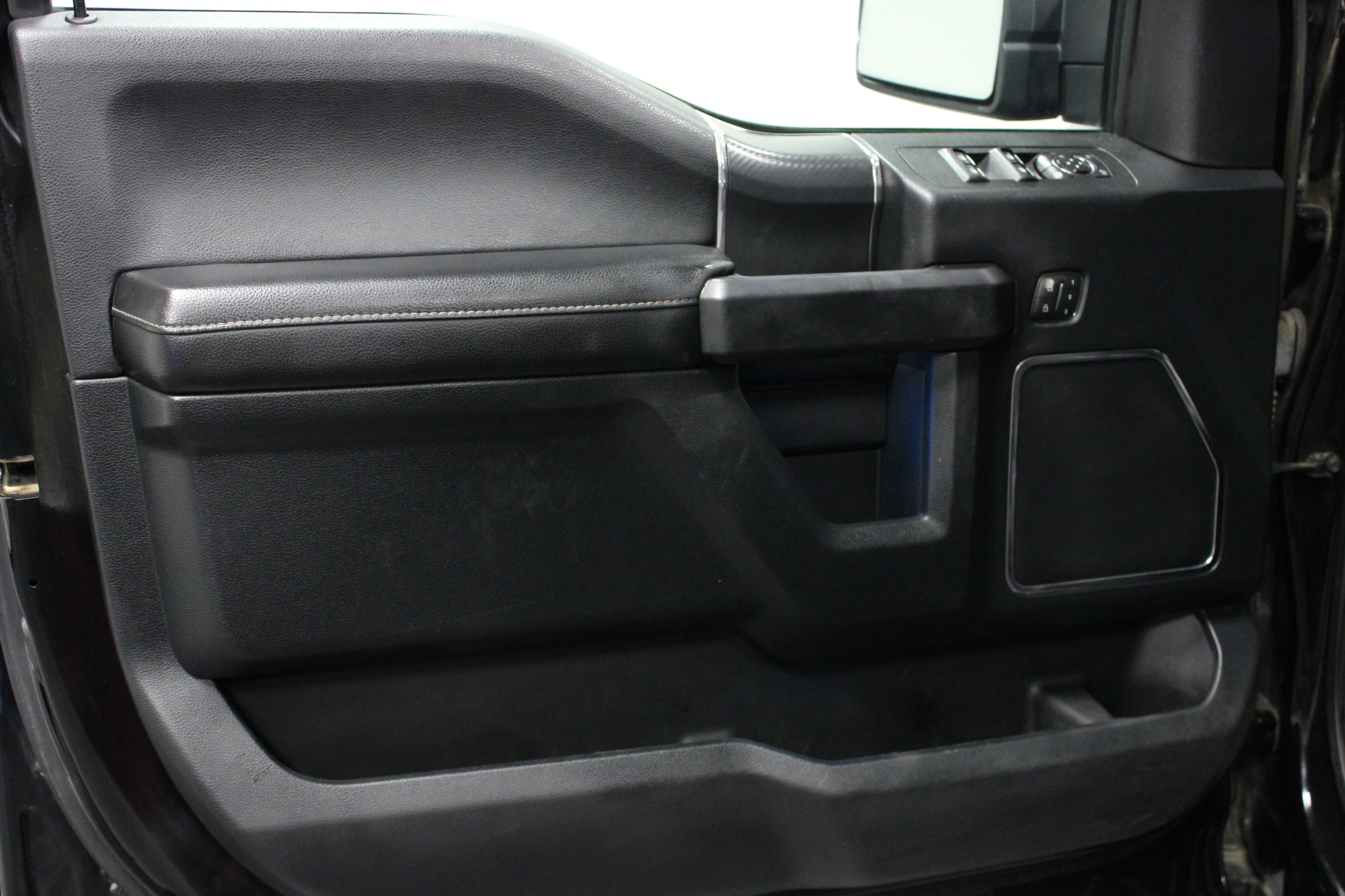 2018 Ford F-150 Lariat - Photo 11