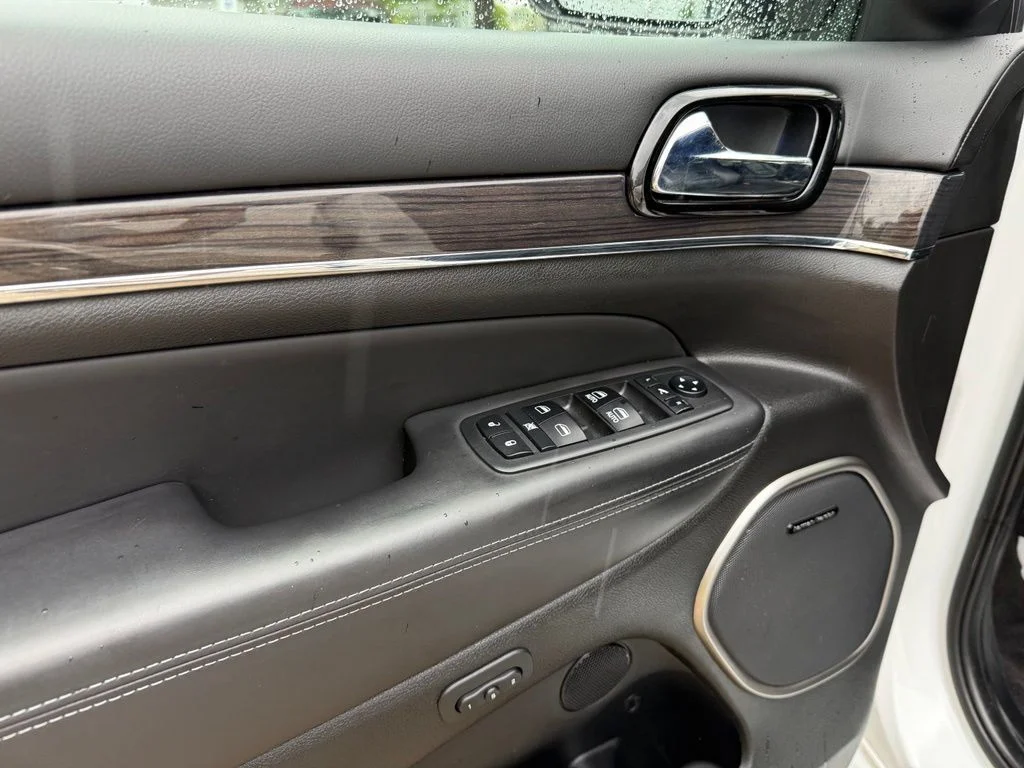 Used 2019 White Jeep Overland image 12