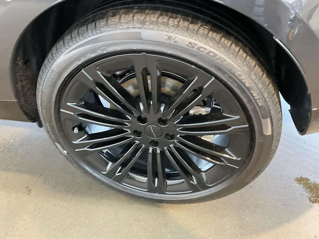 New 2026 Carpathian Grey Land Rover SE image 9