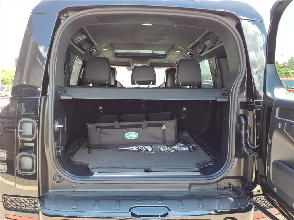New 2026 Narvik Black Land Rover OCTA Black image 13