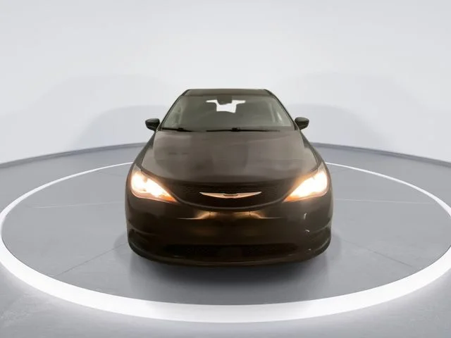 Used 2021 Black Chrysler LX image 7