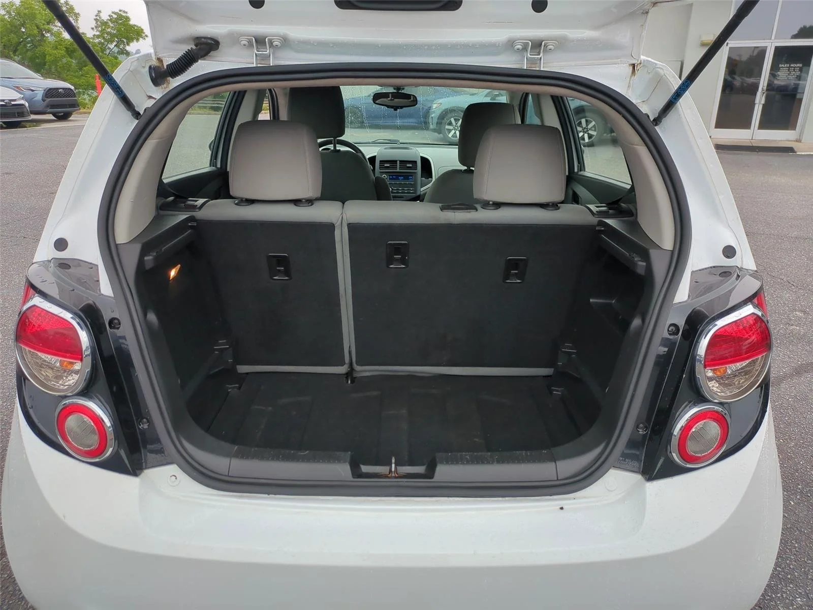Used 2016 Summit White Chevrolet LS image 29