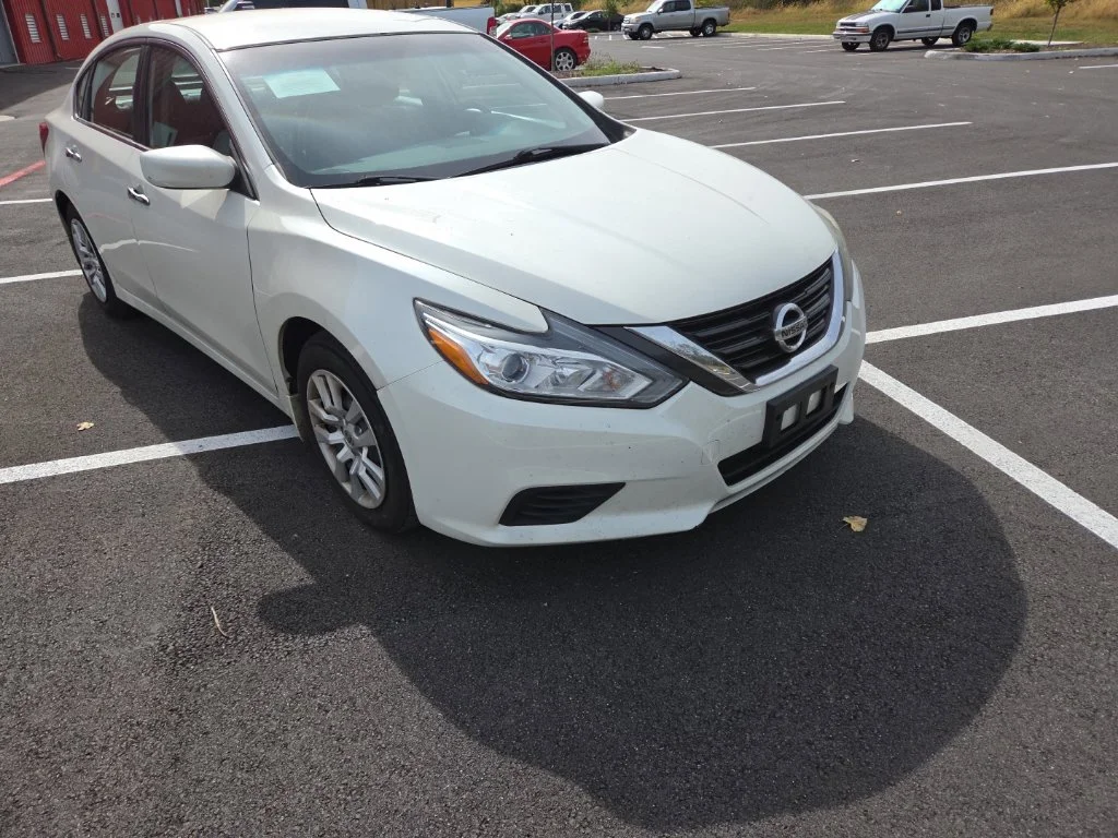 Used 2017 White Nissan 2.5 S image 1