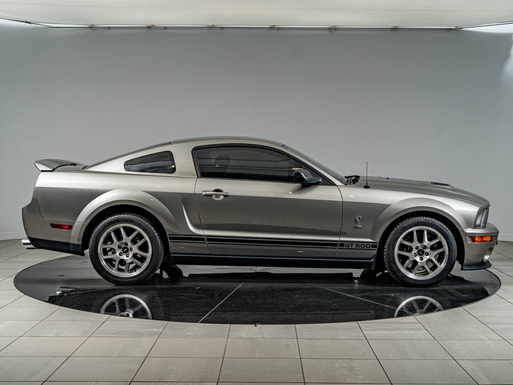 Used 2009 Vapor Silver Clearcoat Metallic Ford Shelby GT500 image 4