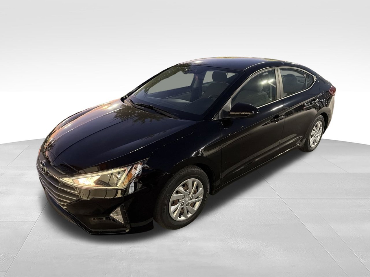 Used 2019 Black Hyundai SE image 1