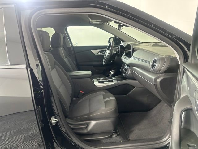 Used 2025 Black Chevrolet 2LT image 27