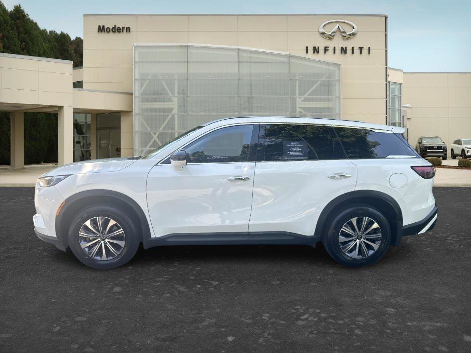 Used 2025 Glacier White INFINITI PURE image 7