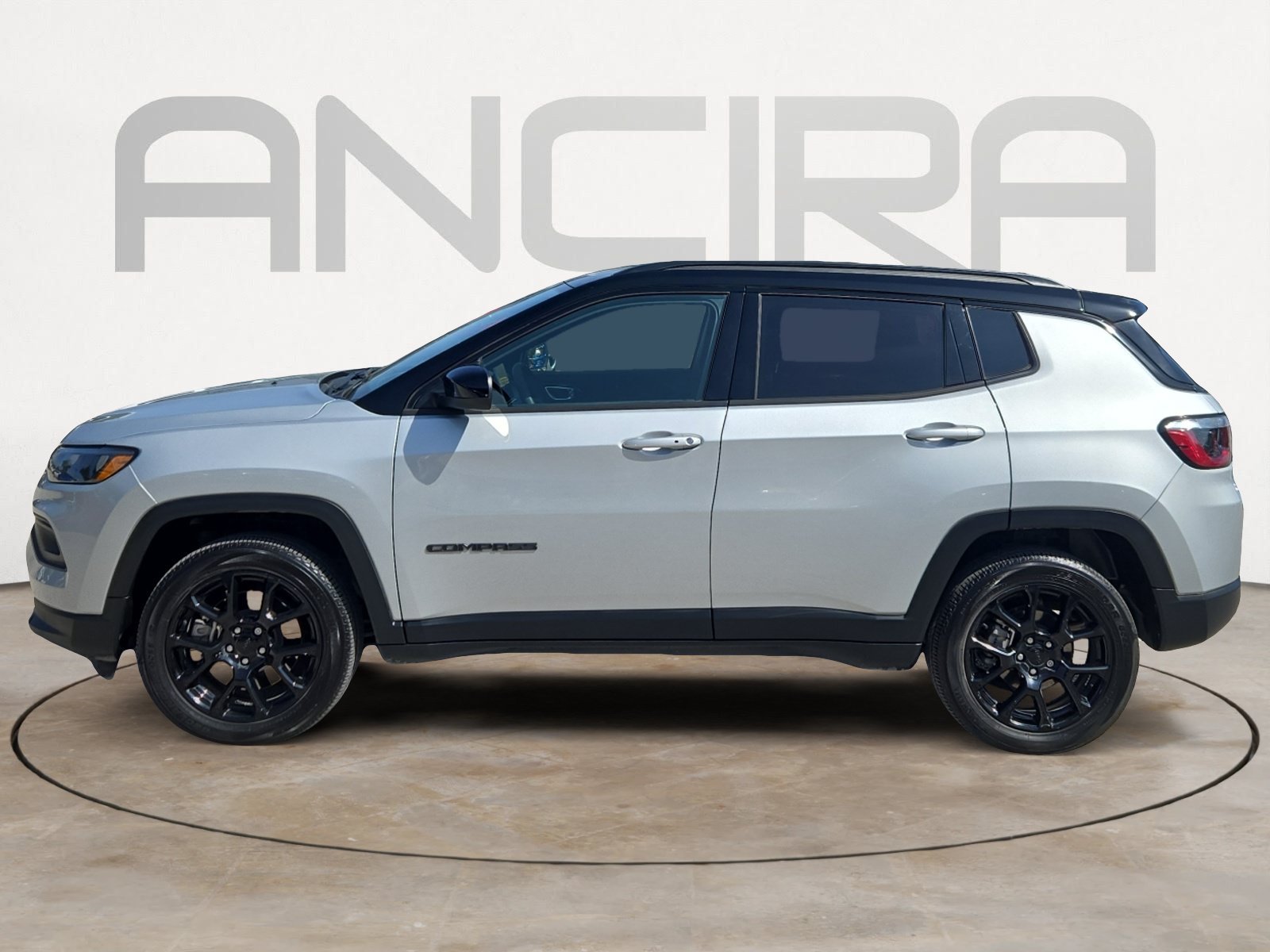 Used 2024 Silver Zynith Metallic Clearcoat Jeep Latitude image 7