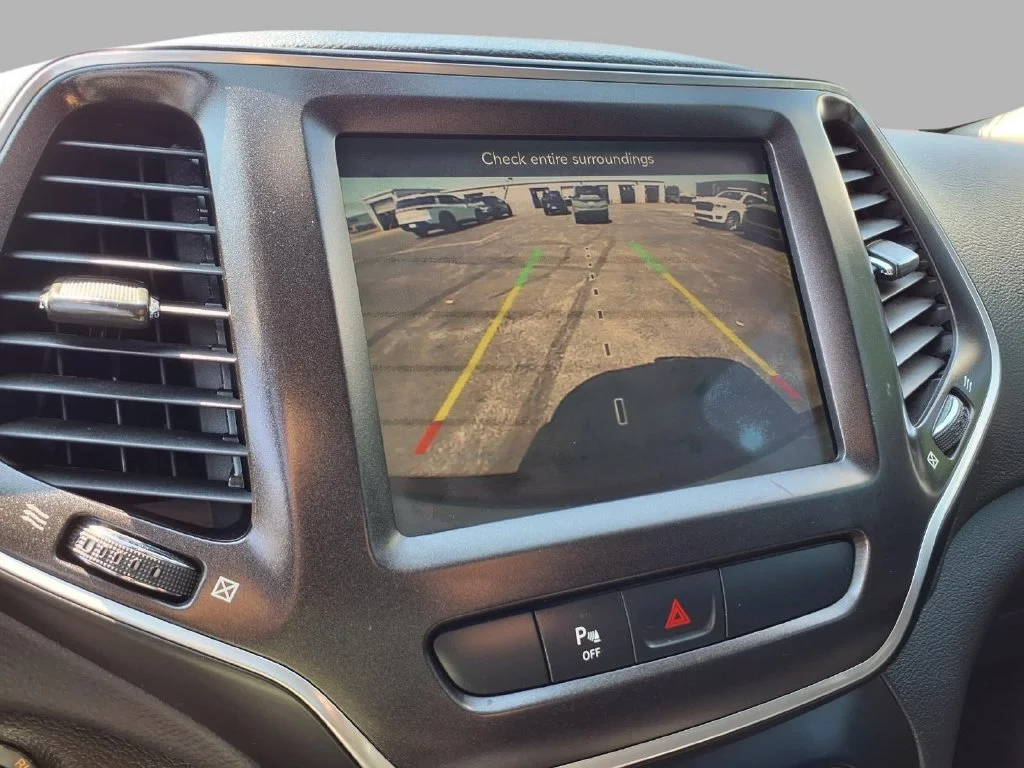 Used 2019 Silver Jeep Trailhawk image 8