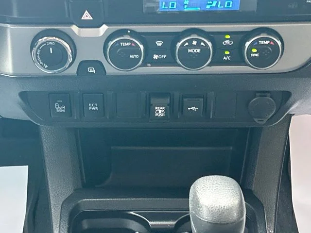 Used 2022 White Toyota SR5 image 48
