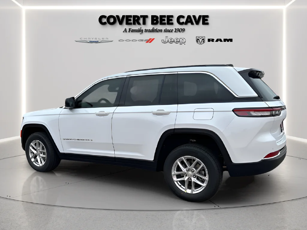 New 2026 Bright White Clear-Coat Exterior Paint Jeep Laredo image 7