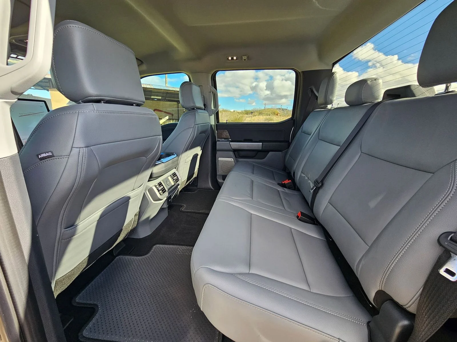 2025 Ford F-150 Lightning Flash - Photo 21
