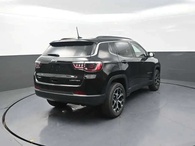 New 2026 Diamond Black Crystal Pearl-Coat Exterior Paint Jeep Limited image 9