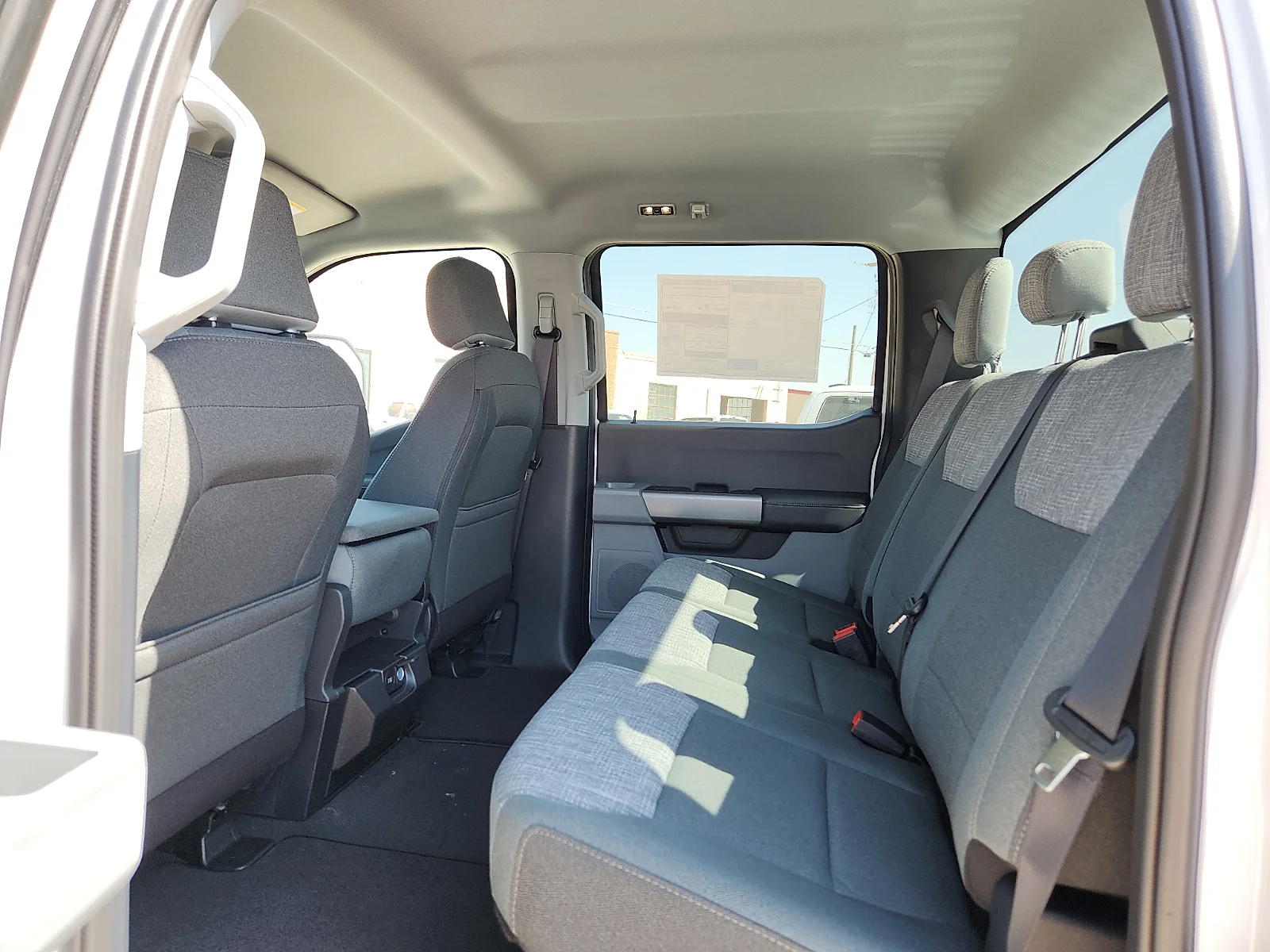 New 2027 Oxford White Ford XLT image 18