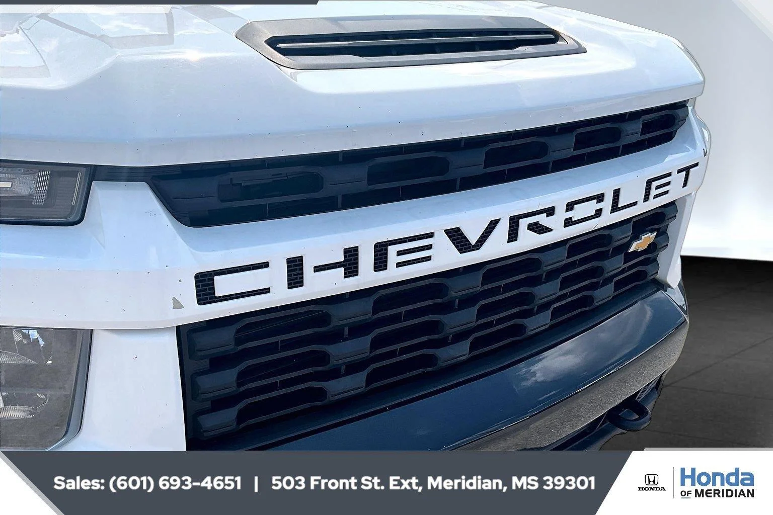 Used 2023 Summit White Chevrolet Custom image 21