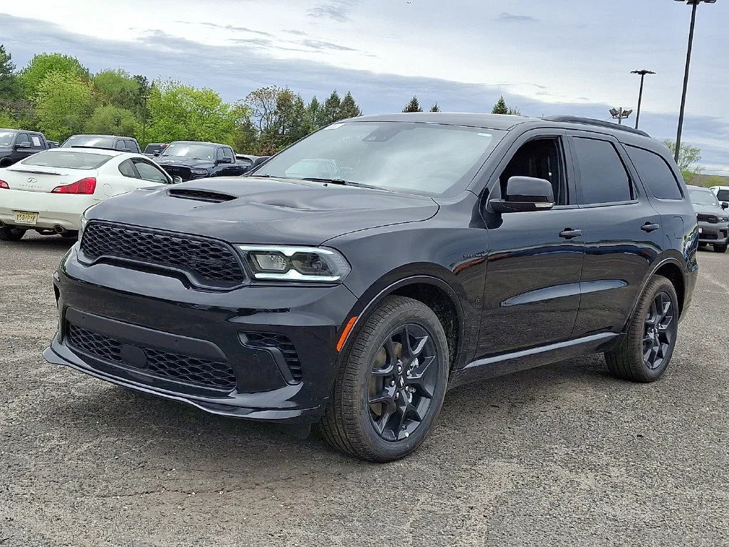 New 2026 Diamond Black Clear-Coat Exterior Paint Dodge GT Plus HEMI V8 image 4