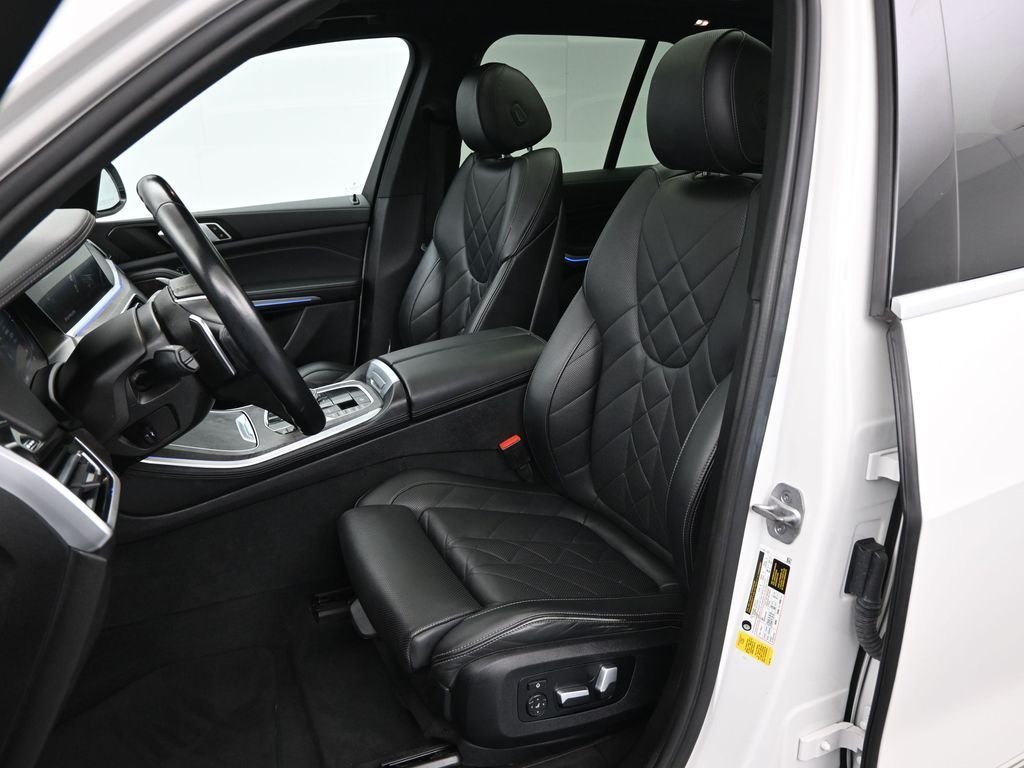 Certified Used 2023 White BMW sDrive40i image 11