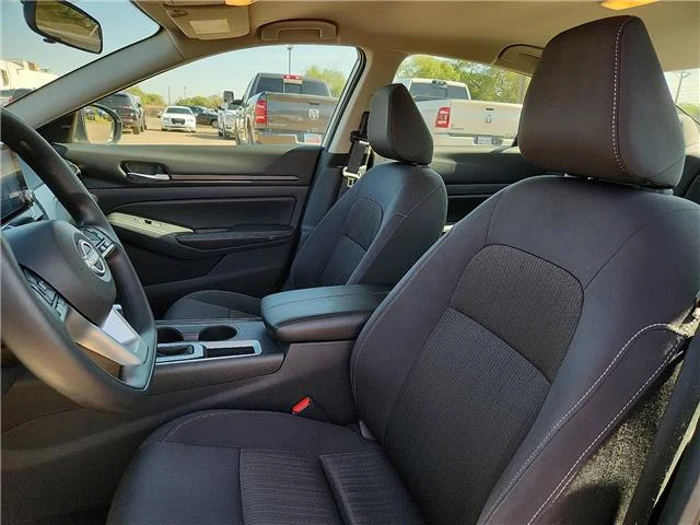 Used 2025 Shite Nissan SV image 11
