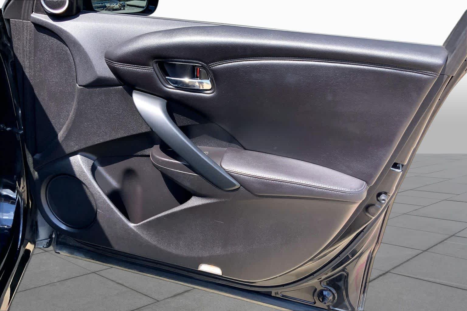 Used 2018 Crystal Black Pearl Acura  image 22