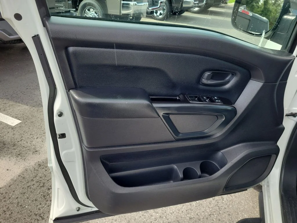 Used 2020 White Nissan S image 19